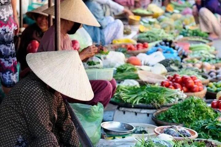 Chuyên gia Hotspot Matrix phân tích: Phương Oanh diện set đồ 50 và marketing video